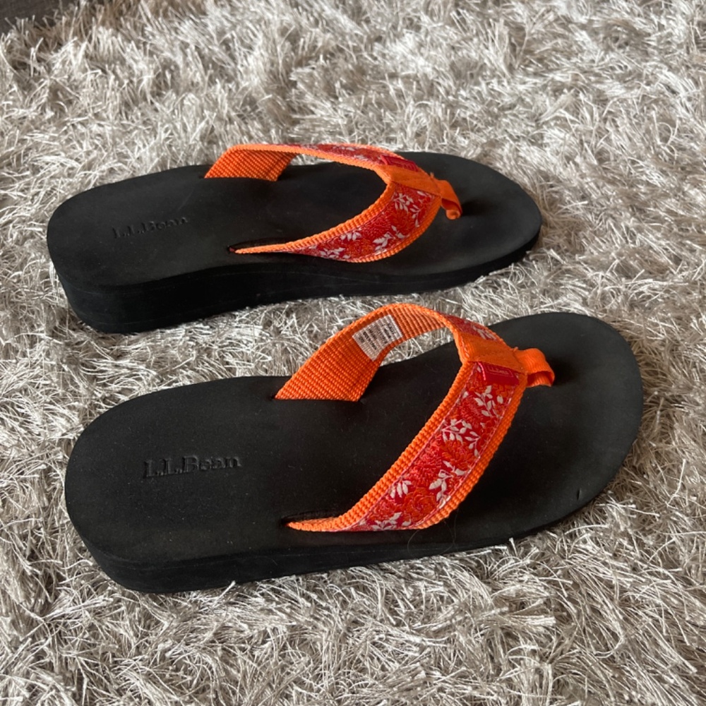 L.L. Bean Women’s Orange Slightly Wedged Flip Flops / Sandals Size 7 - Picture 3 of 5